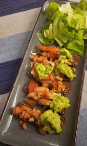 bruskete paradajz avokado