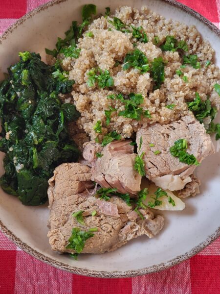 Kuvana teletina sa koprivom i kinoom