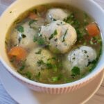 Pileća supa sa mesnim kuglicama od piletine ili ćuretine